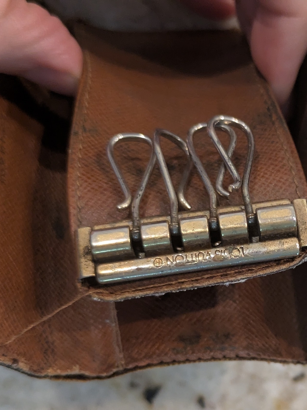 PROJECT PIECE / AS-IS Salvage Canvas - Louis Vuitton Monogram 4 Key Holder - Picture 3 of 8